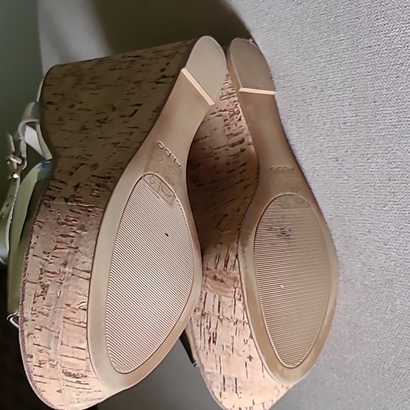 Gold Metallic Platform Heels - Picture 9 of 10